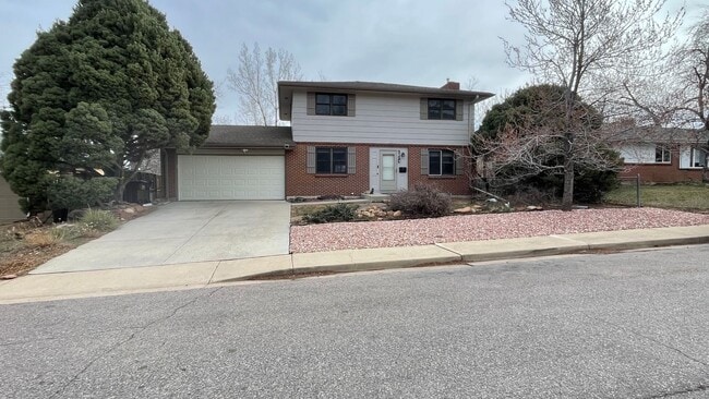 Building Photo - Spacious 4-Bedroom with Mountain Views & U...