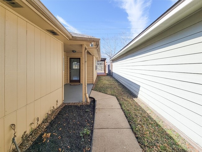 Photo - 8611 Pool Creek Dr