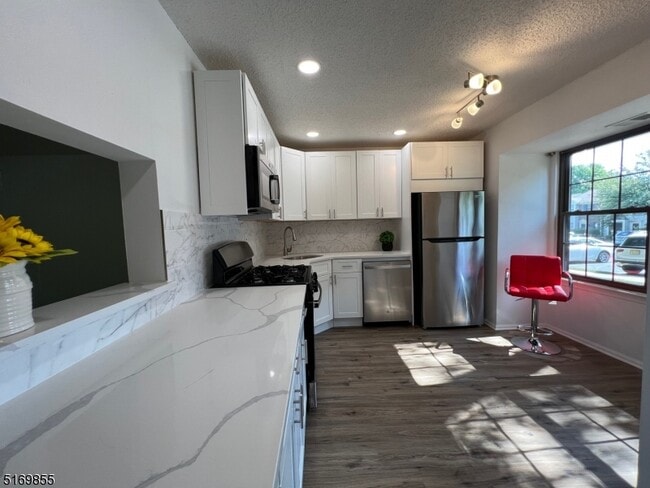 Photo - 67 Woodward Ln