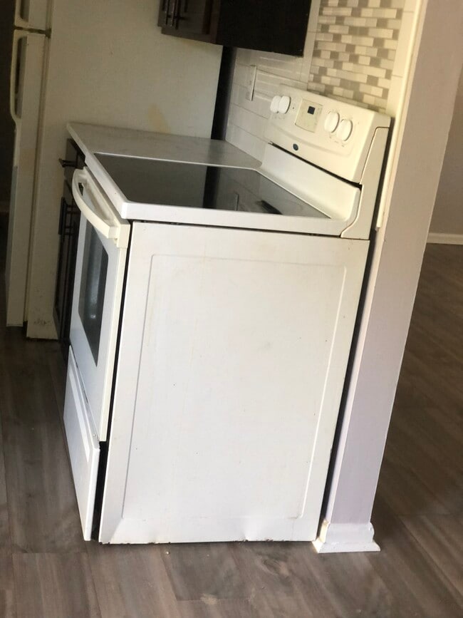 Photo - 1106 Douglas Cir