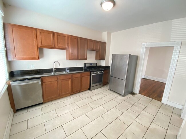 223-225-225 W 8th Ave Unit 223