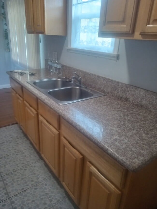 Photo - 654 Loranne Ave