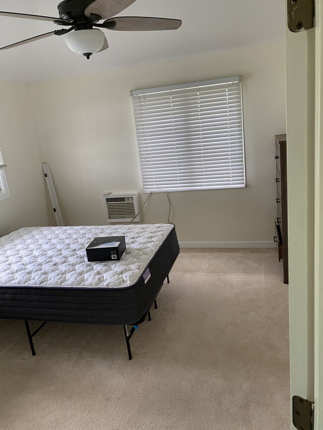 Cama nueva con base móvil - 3005 Hoaloha Pl Unidad Hoaloha Hale