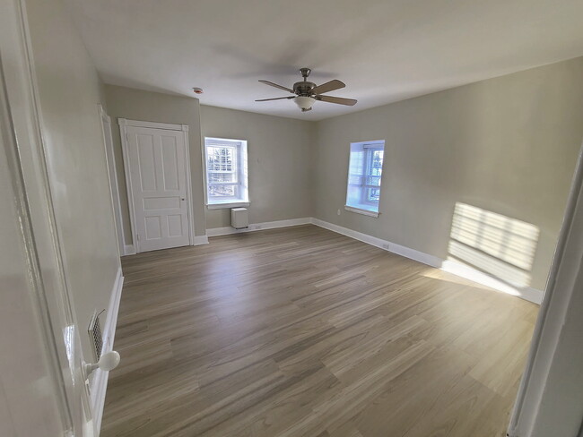 Living Room - 606 66th Avenue Apartamentos