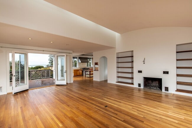 Building Photo - 1090 Devonshire Dr