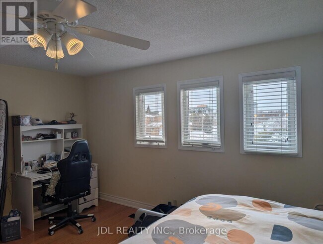 Photo - 73 Squire Dr