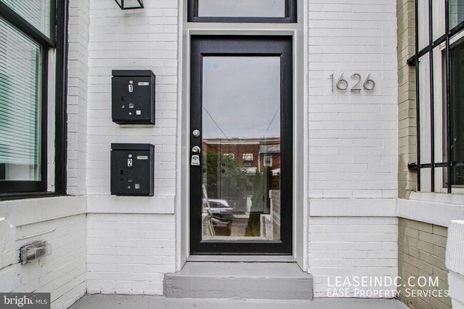 Photo - 1626 Monroe St NW Unidad #1