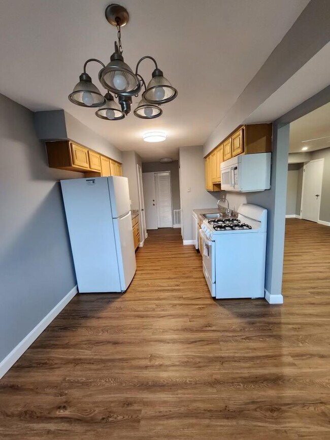 Photo - 817 Edison Glen Ter Unit 817