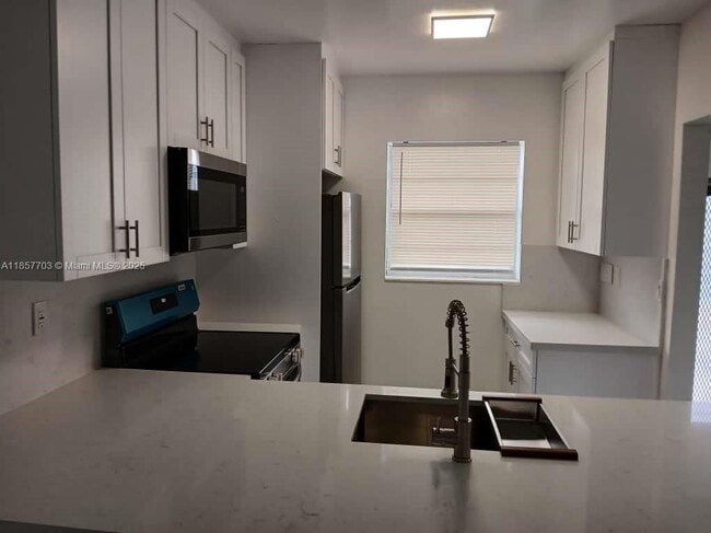 Building Photo - 5181 W Oakland Park Blvd Unit 305