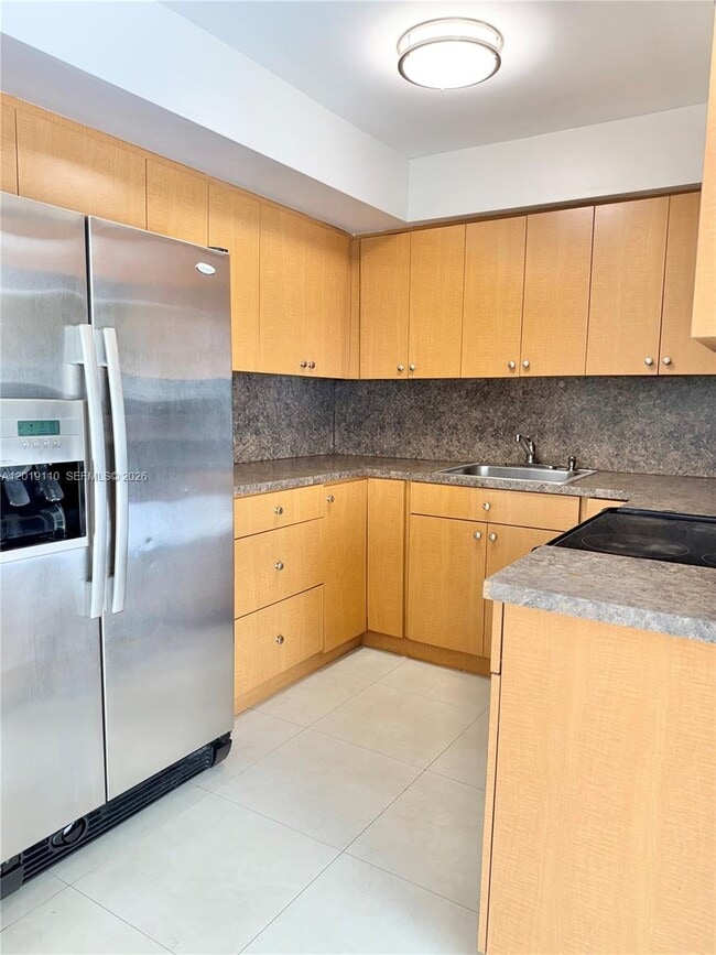 Photo - 671 W 80th St