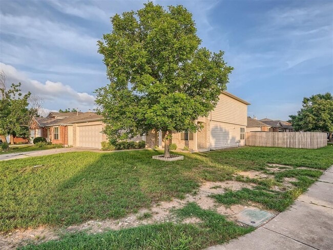 Photo - 215 Spruce Dr