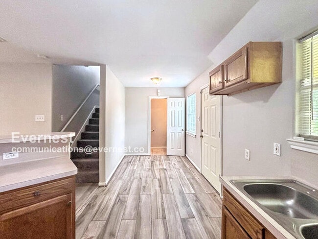 Photo - 2300 Abernathy St