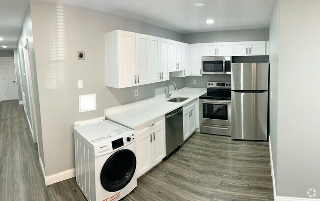 Building Photo - 823 Newington Ave Unit 1 Rental
