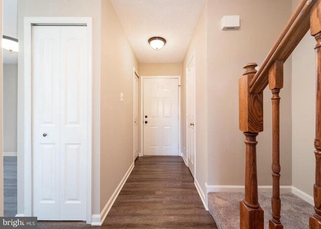 Photo - 645 Realm Ct W