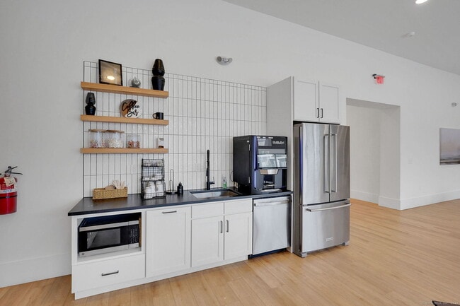 Photo - 280 Salmon Brook St Unidad 4-4301