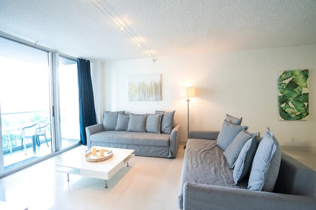 Building Photo - 4001 S Ocean Dr Rental