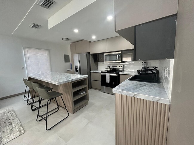 Building Photo - 217 SW 15th St