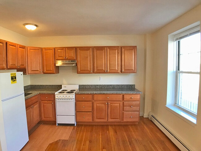 168 N Beacon St Unidad 3