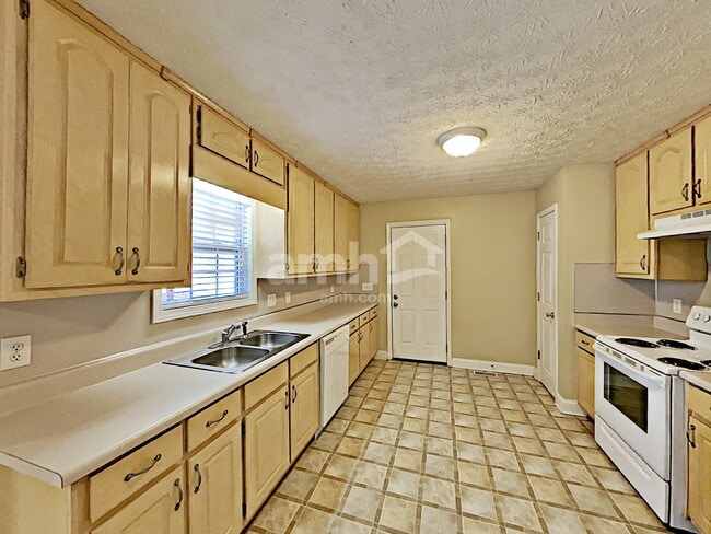 Photo - 887 Kendall Park Dr