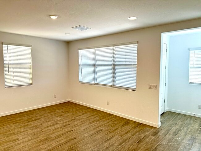 Photo - Amazing NEWER Lennar home in Hawes Crossing