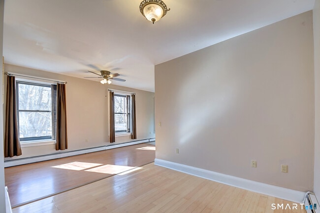 Photo - 26 Greene Ave Unidad A8