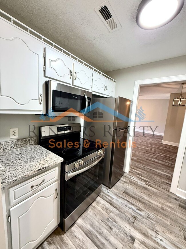 Photo - Beautifully Updated Condo Available Now! Unit E