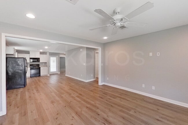 Photo - 1384 Maxwell Cir