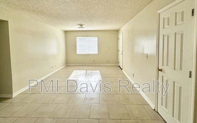 Building Photo - 1845 Lindberg Dr Unit Apt 02