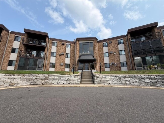 Building Photo - 2690 Oxford St N Unit 248