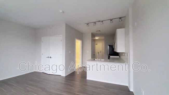 Building Photo - 801 W Adams St Unit 810