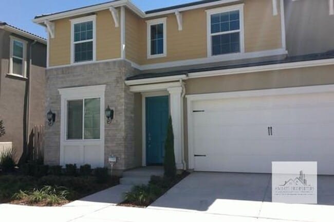 Building Photo - Beautiful 3 Bedroom Home in Harlan Ranch