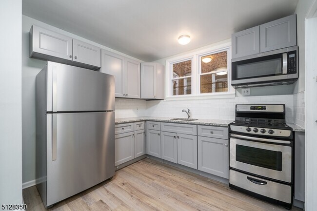 Photo - 196 N Park St Unit 2