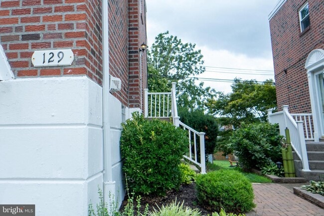 Photo - 129 Ridgefield Rd