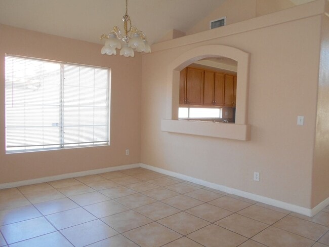 Photo - Spacious 4 bedroom Home Located in the Des...