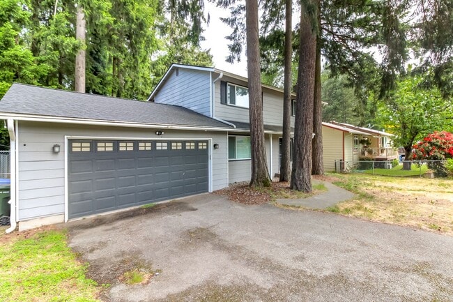 Building Photo - Four Bedroom House Near Camelot Park