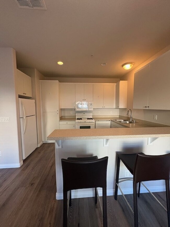 Photo - 824 Lawrence Dr