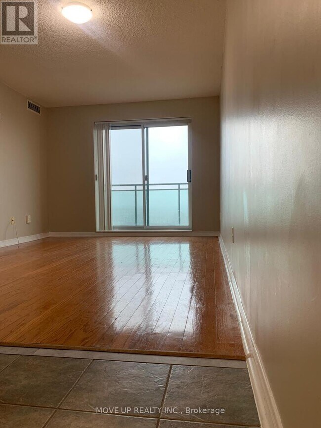 Photo - 39 Oneida Crescent Unit #901