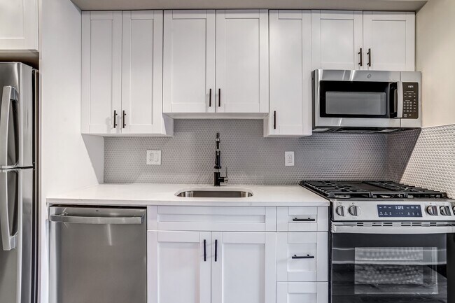 Building Photo - 1526 2nd St SW