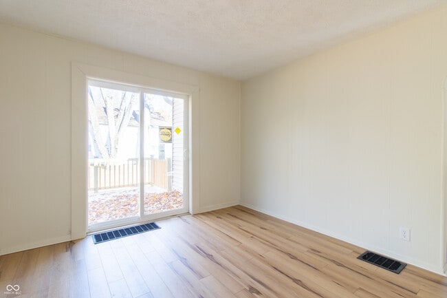 Photo - 1730 E 75th St