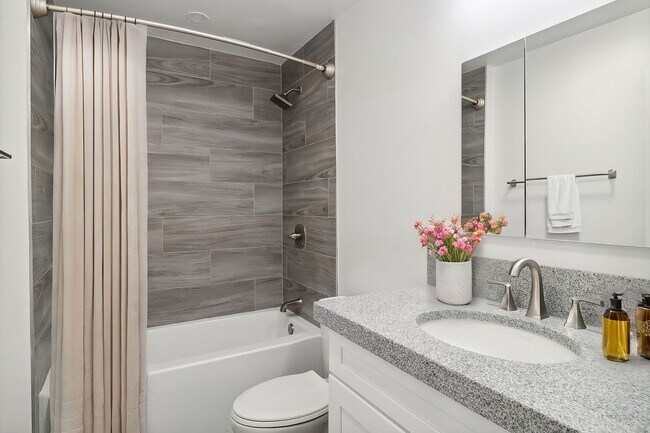 Photo - 458 Ballantyne St Unit 7