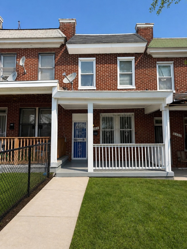 Building Photo - Home with Modern Kitchen, Finished Basement & Backyard Deck