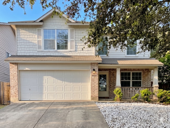 Building Photo - Spacious two story home!