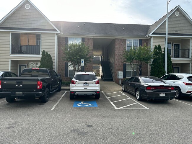 Building Photo - Beautiful 2 (possible 3) Bedroom Condo with ONE CAR GARAGE! Minutes to Bragg and Shopping