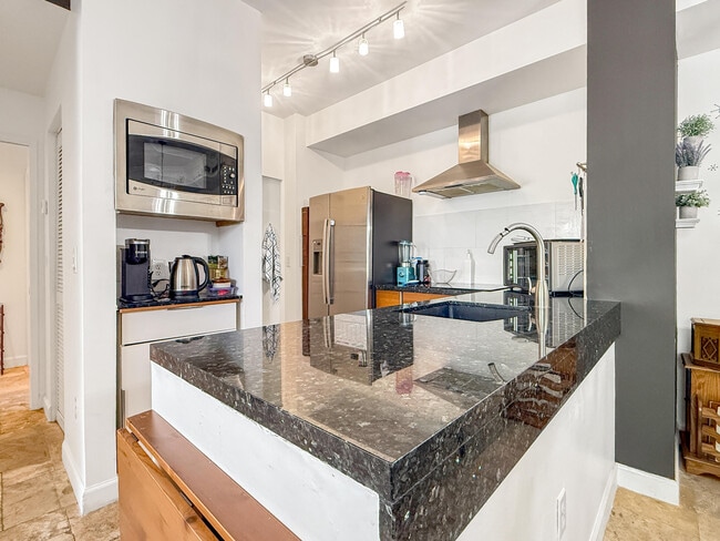 Photo - 1900 Van Buren St Unidad 118B