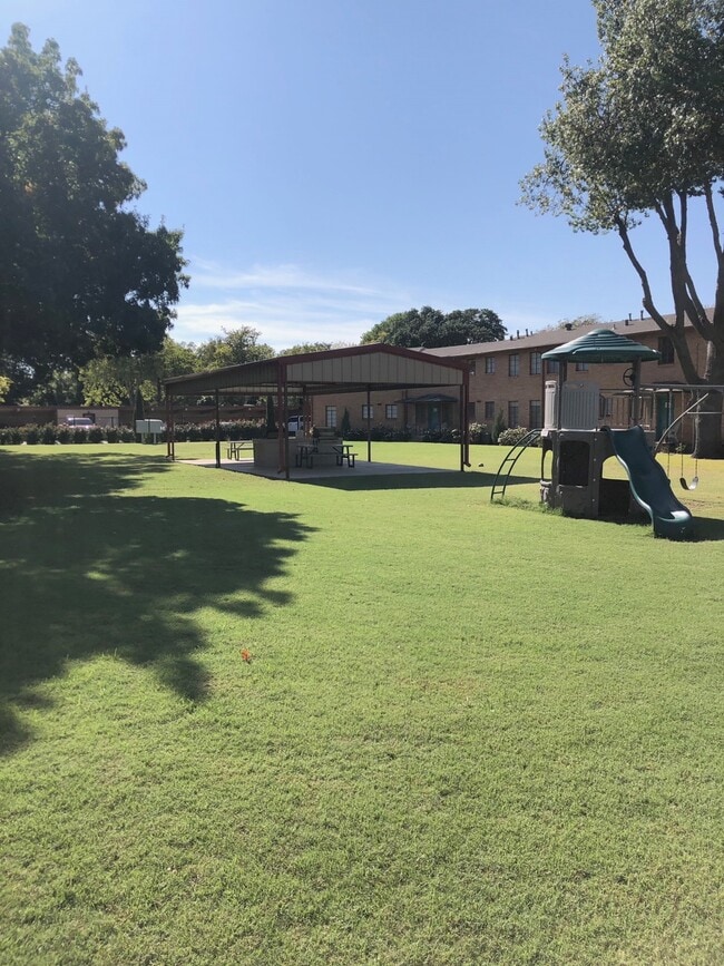 Photo - 3701 Southmoor Ln