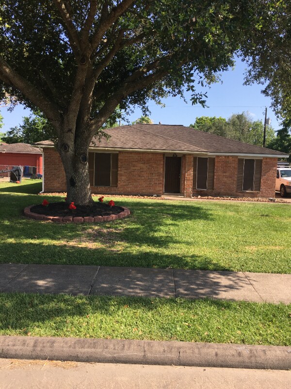 Photo - 1316 Hospital Dr
