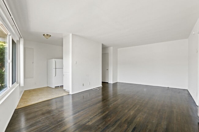 Photo - 10910 Santa Monica Blvd Unidad 04C