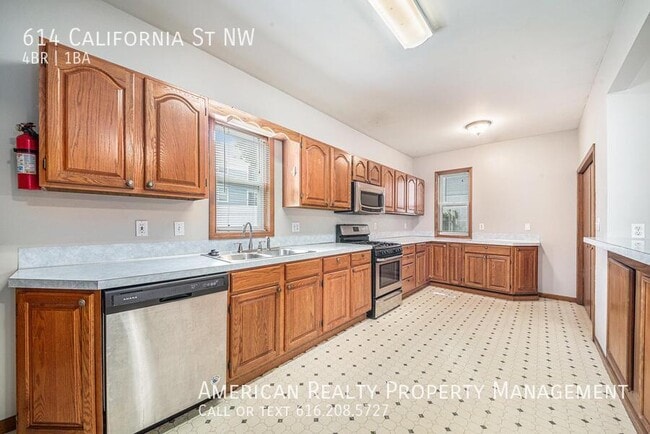 Photo - 614 California St NW