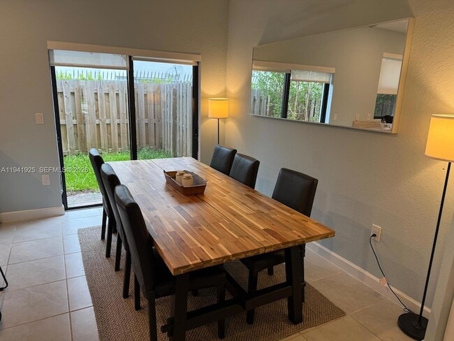 Photo - 887 NE 211th St