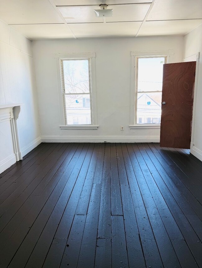 Building Photo - 362 9th St Unit 2nd Floor